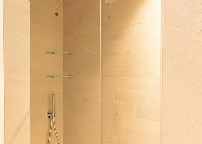 Al Chiar Di Luna مونت دي بروسيده